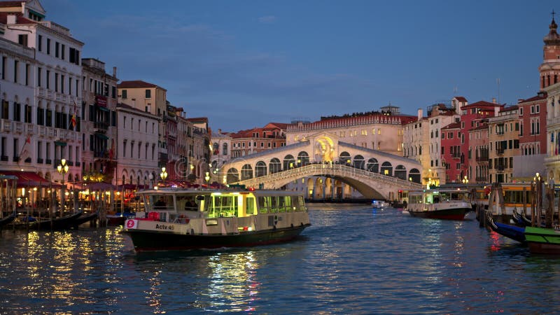 Venise Italie 18 janvier 2025 : Bateaux en mouvement und banque de vidéos