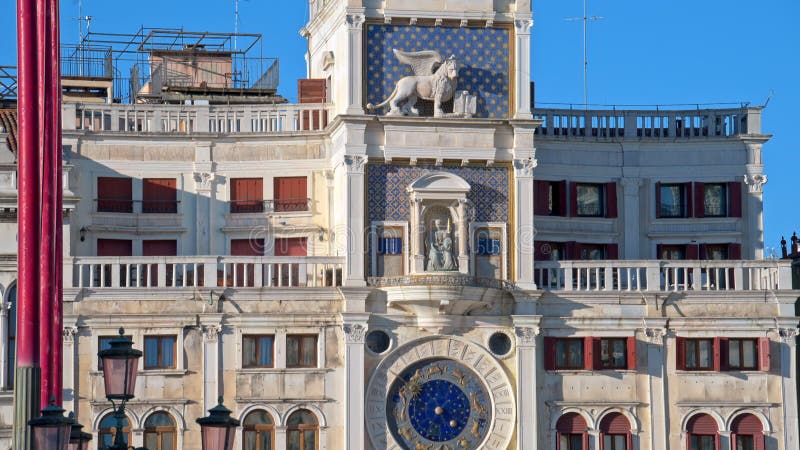 Venise Italie 18 janvier 2025 : Les gens marchent banque de vidéos