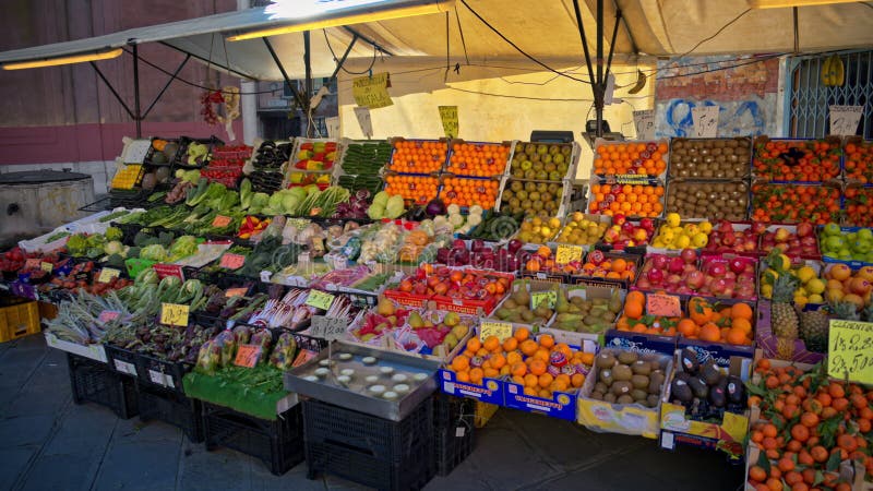 Venise Italie 10 janvier 2025 : Multiples fruits banque de vidéos
