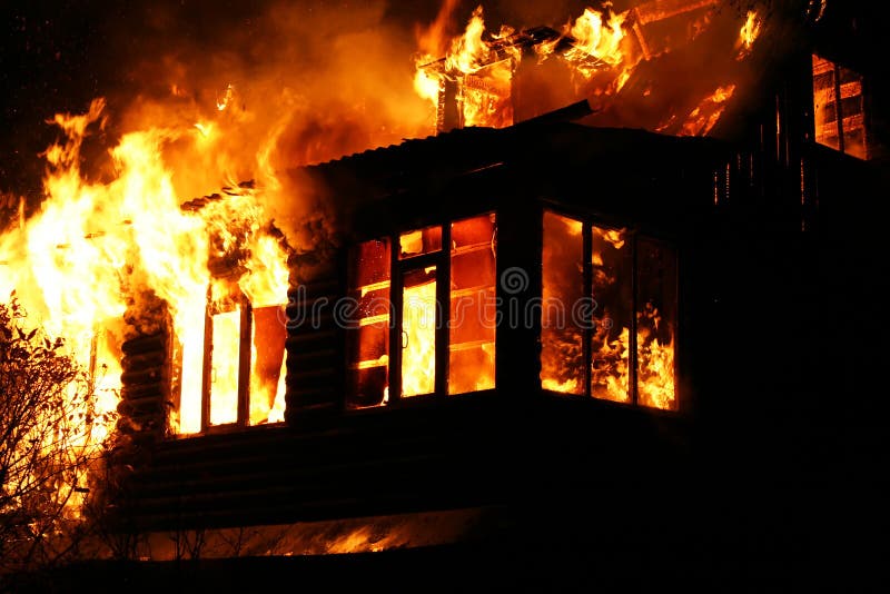 Vensters van het brandende huis