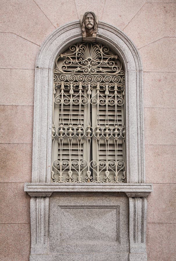 Ventana adornada en Como foto de archivo libre de regalías Ventana adornada en Como foto de archivo libre de regalías