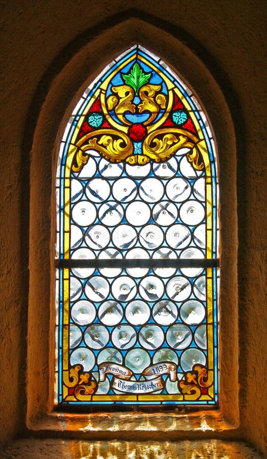 Ventana de cristal manchada de la iglesia fotografía de archivo libre de regalías Ventana de cristal manchada de la iglesia fotografía de archivo libre de regalías