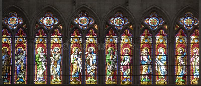Ventana De Cristal Manchado En Una Iglesia Medieval Imagen de archivo -  Imagen de francia, dios: 167337501