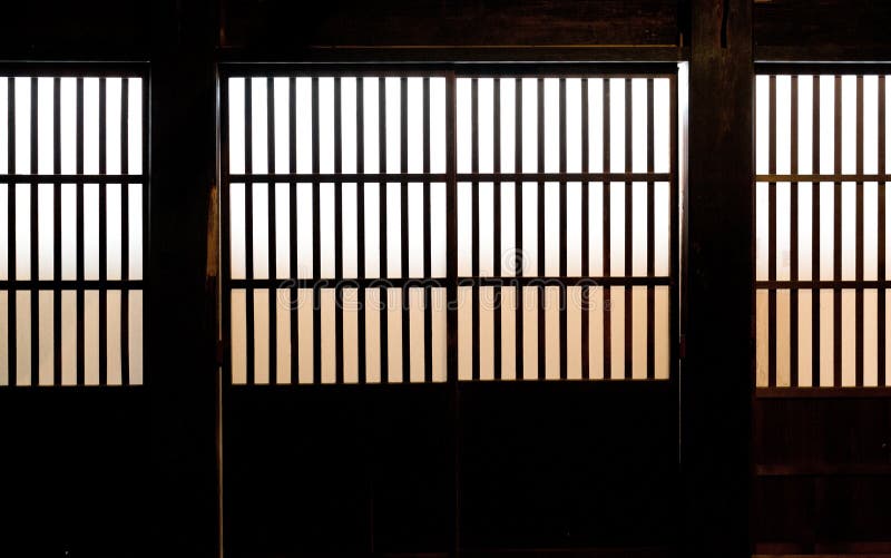 Ventana de papel de la casa japonesa vieja del samurai fotos de archivo Ventana de papel de la casa japonesa vieja del samurai fotos de archivo