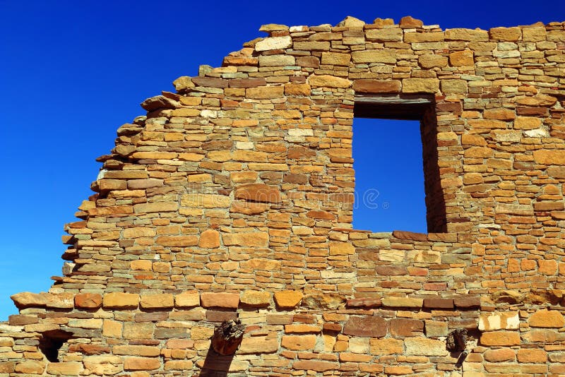Ventana del cielo en Pueblo del Arroyo, parque histórico nacional del barranco de Chaco, New México