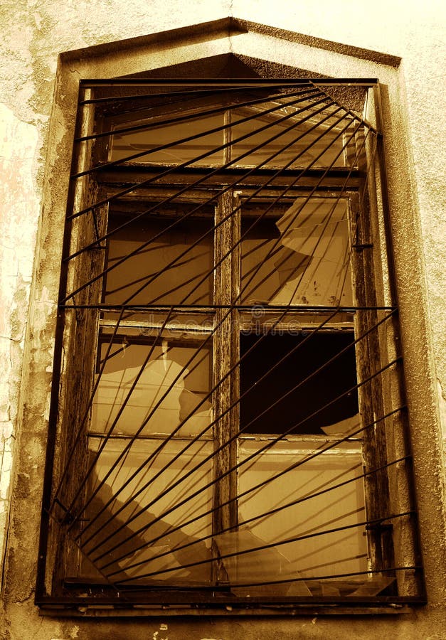 Ventana vieja con las rejas fotos de archivo Ventana vieja con las rejas fotos de archivo