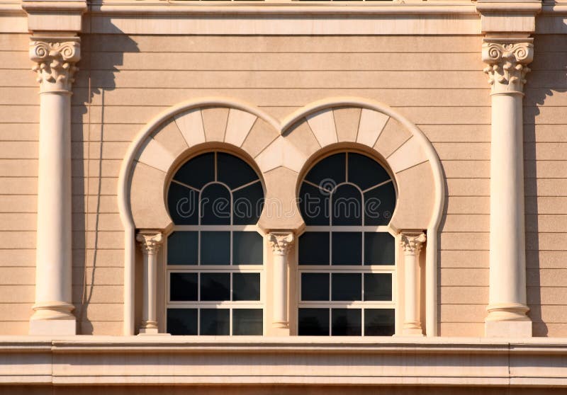 Ventanas árabes Viejas Del Estilo Imagen de archivo - Imagen de alameda