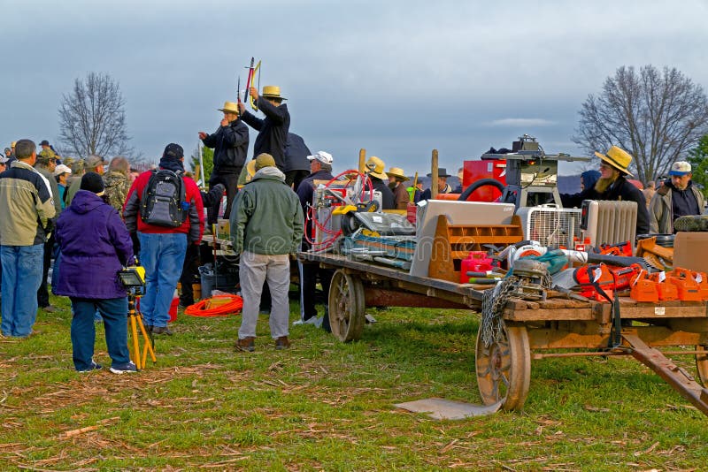 Commissairepriseur Amish Chez Bart Mud Sale Annuel Image éditorial