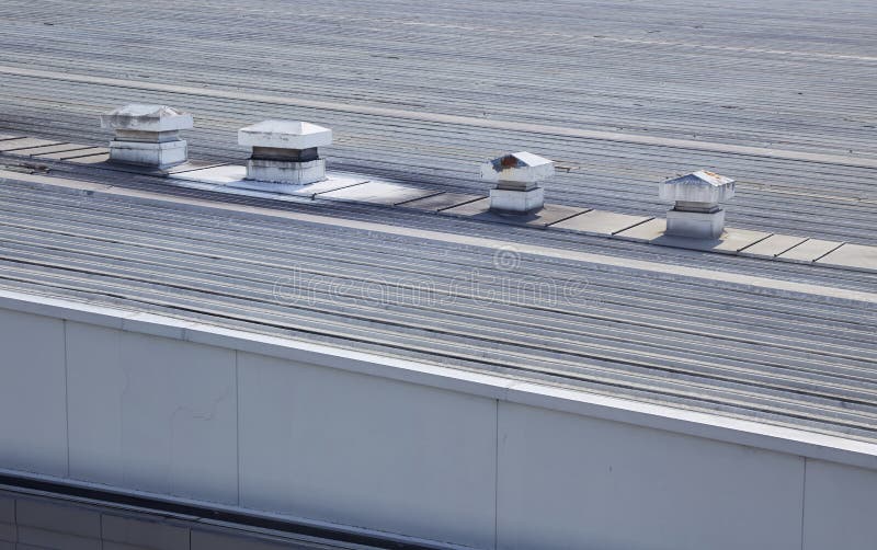 Ventilatore d'aria sopra il tetto fotografia stock Ventilatore d'aria sopra il tetto fotografia stock