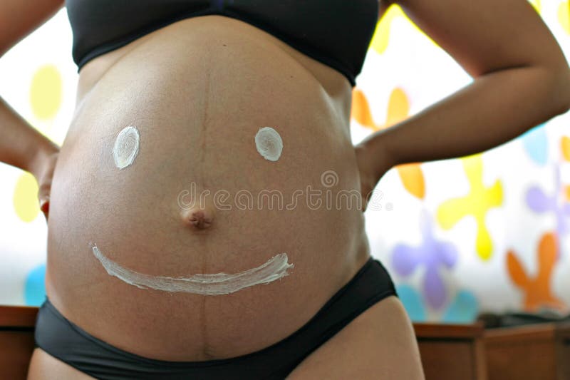 Ventre enceinte heureux