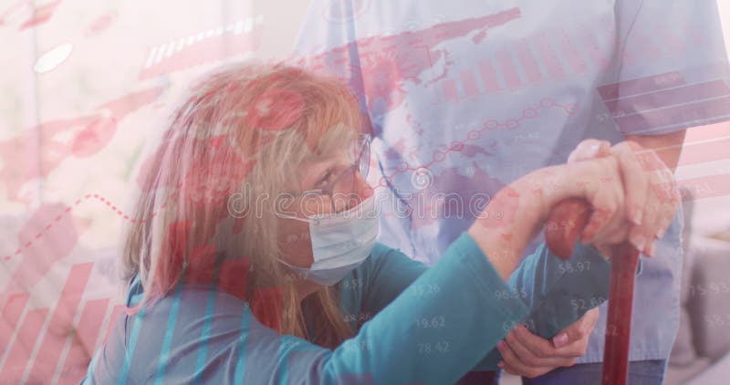 Verarbeitung von Coronavirus-Daten gegen weibliche Gesundheitsarbeiterin, die älteren Frauen hilft, aufzustehen lizenzfreie abbildung