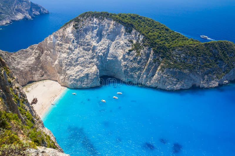 Verbazend Navagio-Strand in het Eiland van Zakynthos, Griekenland royalty-vrije stock afbeelding Verbazend Navagio-Strand in het Eiland van Zakynthos, Griekenland royalty-vrije stock afbeelding
