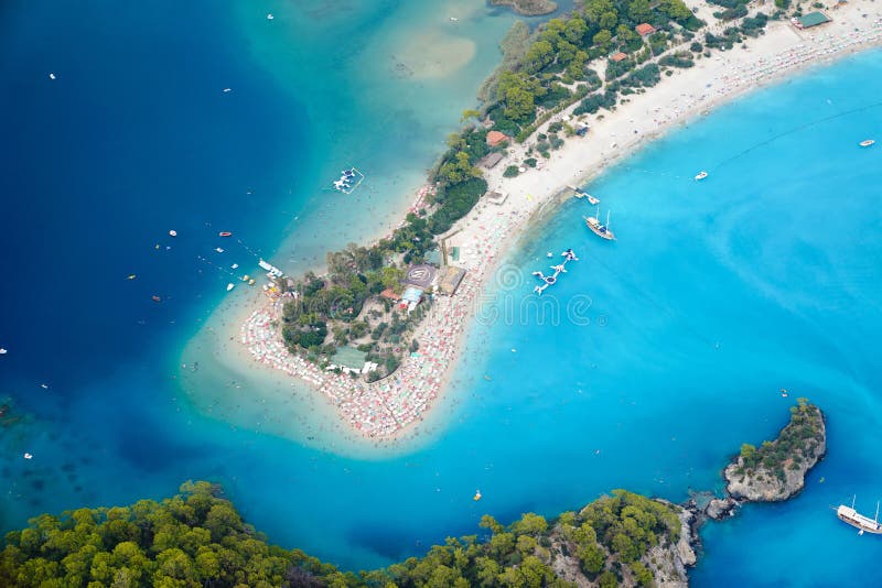 Verbazende luchtmening van Blauwe Lagune in Oludeniz royalty-vrije stock afbeeldingen Verbazende luchtmening van Blauwe Lagune in Oludeniz royalty-vrije stock afbeeldingen