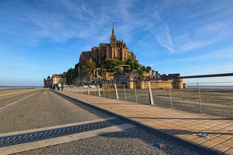 Verbazende ochtendmening van Mont Saint Michel-abdij Het is één van de beroemdste toeristische attracties in Frankrijk Landschaps royalty-vrije stock foto Verbazende ochtendmening van Mont Saint Michel-abdij Het is één van de beroemdste toeristische attracties in Frankrijk Landschaps royalty-vrije stock foto