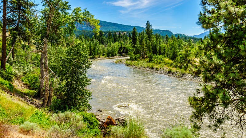 Verbiegen Sie in Nicola River, wie es von der Stadt von Merritt zu Fraser River an der Stadt von Spences-Brücke fließt stockfotos Verbiegen Sie in Nicola River, wie es von der Stadt von Merritt zu Fraser River an der Stadt von Spences-Brücke fließt stockfotos