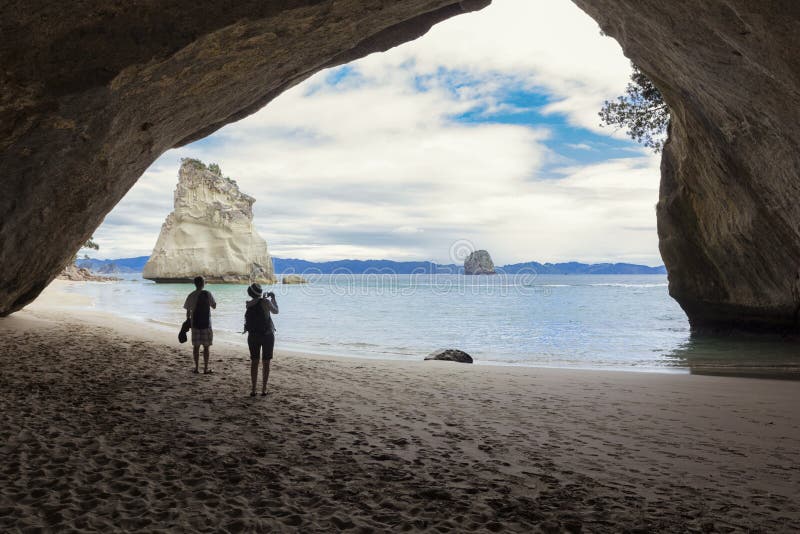 Verbinden Sie das Machen von Fotos an der szenischen Kathedralen-Bucht Neuseeland stockbilder Verbinden Sie das Machen von Fotos an der szenischen Kathedralen-Bucht Neuseeland stockbilder