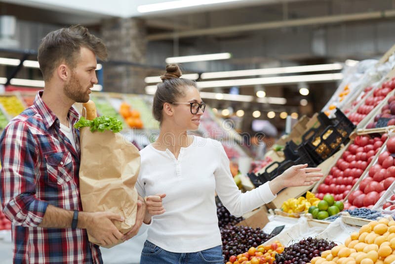 Verbinden Sie am Landwirt-Markt lizenzfreies stockbild Verbinden Sie am Landwirt-Markt lizenzfreies stockbild