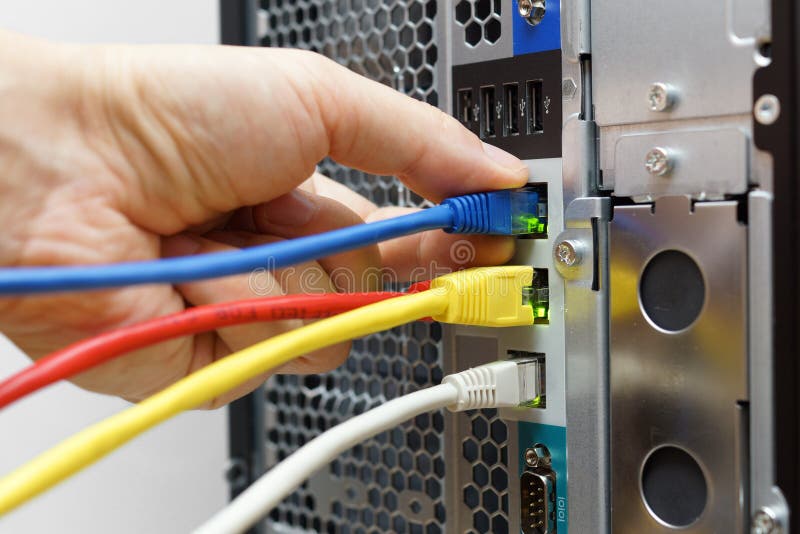 Verbindungsnetz des Systemverwalters verkabelt zum Datenserver lizenzfreies stockbild Verbindungsnetz des Systemverwalters verkabelt zum Datenserver lizenzfreies stockbild
