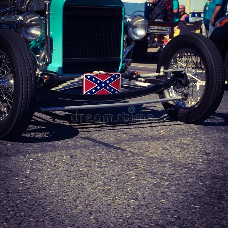 Verbonden vlagnummerplaat op uitstekend autocruiseszuiden van Mason Dixon Lline royalty-vrije stock foto Verbonden vlagnummerplaat op uitstekend autocruiseszuiden van Mason Dixon Lline royalty-vrije stock foto