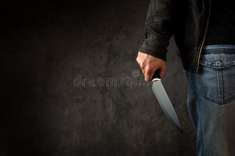 Verbrecher mit großem scharfem Messer