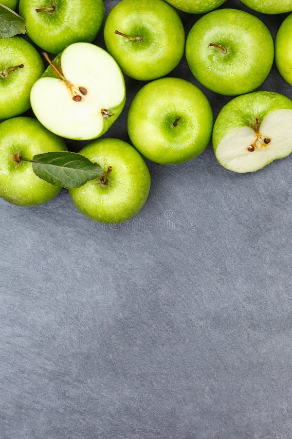 Verde de la pizarra del formato de retrato del copyspace de las frutas de la fruta de la manzana de las manzanas foto de archivo Verde de la pizarra del formato de retrato del copyspace de las frutas de la fruta de la manzana de las manzanas foto de archivo