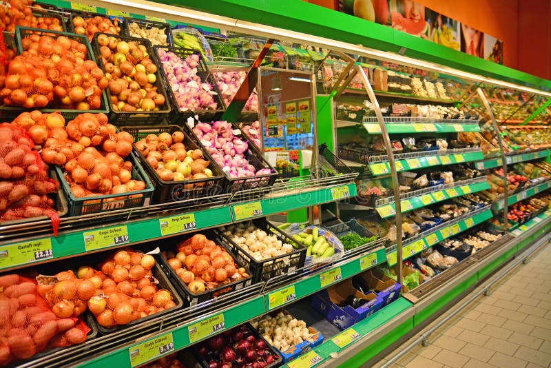 Verduras en el supermercado imagenes de archivo Verduras en el supermercado imagenes de archivo
