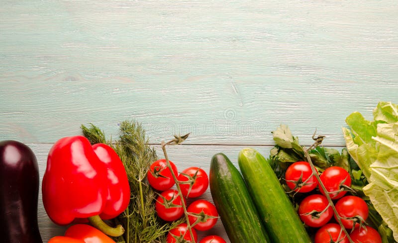 Download Verduras Frescas En Un Fondo De Madera Imagen de archivo - Imagen de fondo, salud: 100529039