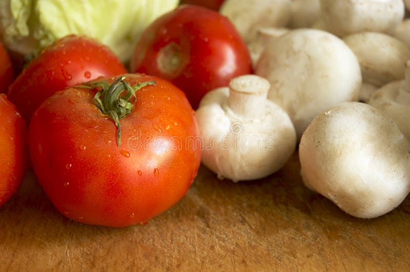 Download Verdure bagnate fresche immagine stock. Immagine di testa - 202261