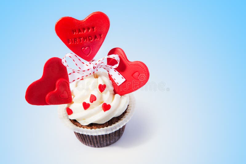 Verjaardag cupcake met harten royalty-vrije stock afbeelding Verjaardag cupcake met harten royalty-vrije stock afbeelding