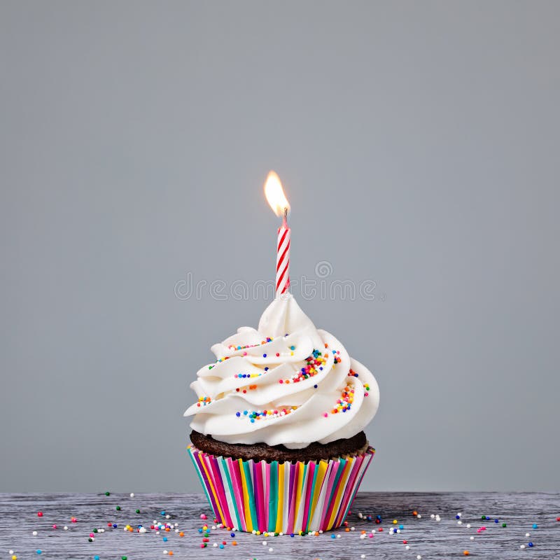 Verjaardag Cupcake met rode kaars
