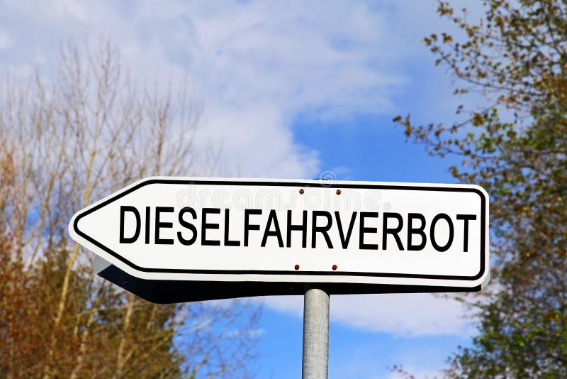 Verkeersteken het drijven voor diesel auto's in Duitsland stock afbeelding Verkeersteken het drijven voor diesel auto's in Duitsland stock afbeelding