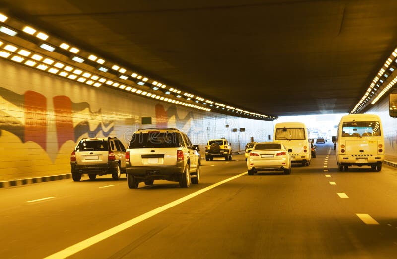 Verkehr Im Tunnel Bei Dubai, UAE Stockfoto Bild von transport, autos 14581236