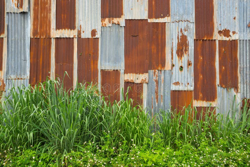 Verlassene Weinlese-Wand des Metalls, Rusty Zinc Galvanized Iron stockfoto Verlassene Weinlese-Wand des Metalls, Rusty Zinc Galvanized Iron stockfoto