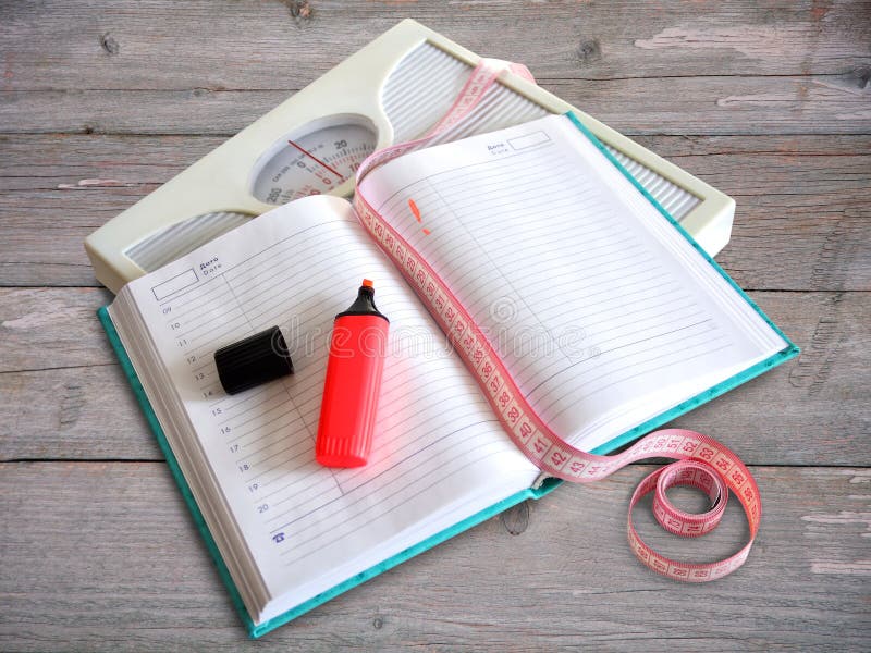 Verliezende het gewichtsvrouwen van de agenda royalty-vrije stock fotografie Verliezende het gewichtsvrouwen van de agenda royalty-vrije stock fotografie