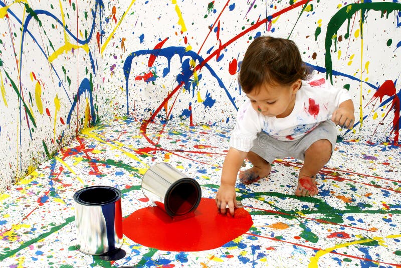 Vernici il bambino fotografia stock libera da diritti Vernici il bambino fotografia stock libera da diritti