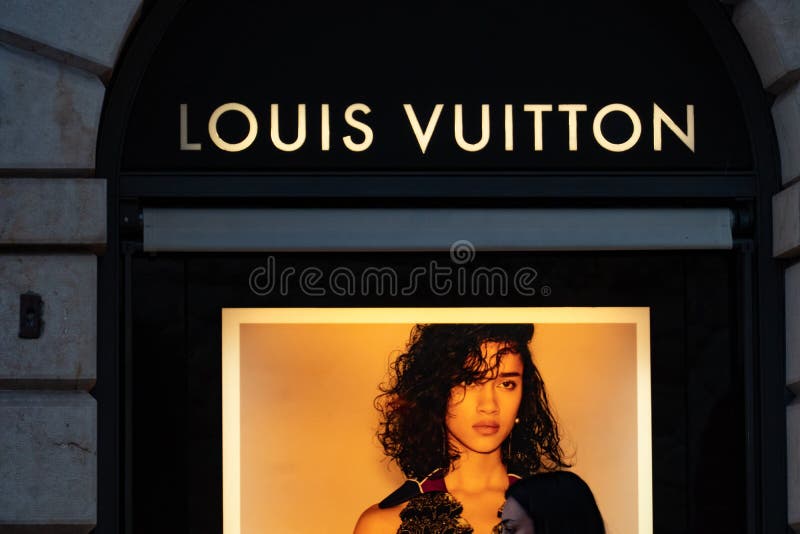 Louis Vuitton Store In Verona, Italy Editorial Image - Image of louis, mall: 126552340