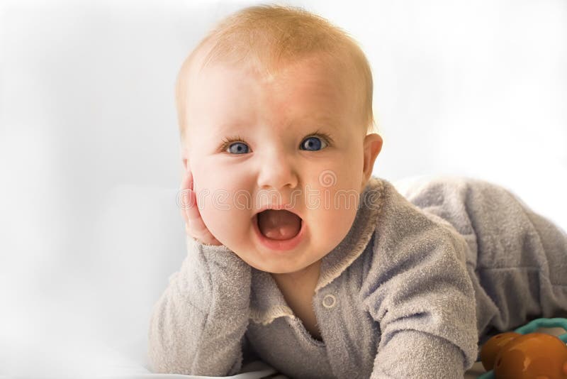 Verraste baby royalty-vrije stock fotografie Verraste baby royalty-vrije stock fotografie