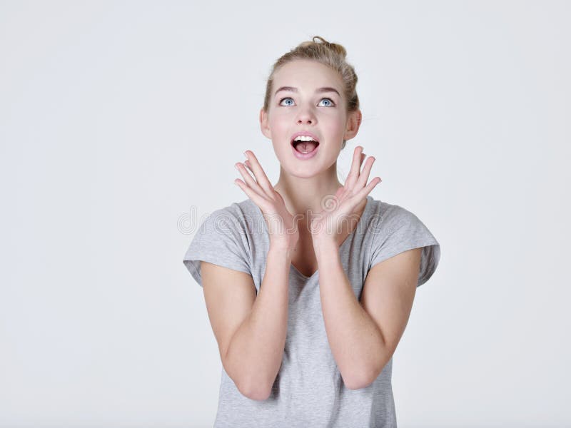 Verraste jonge vrouw royalty-vrije stock afbeeldingen Verraste jonge vrouw royalty-vrije stock afbeeldingen