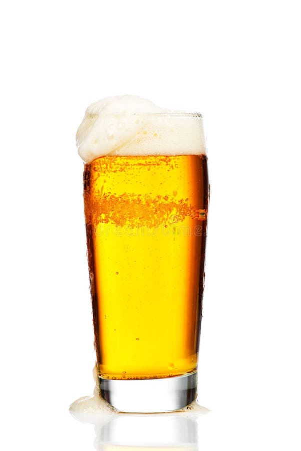 Bière Dans Un Gobelet En Plastique Photo stock - Image du
