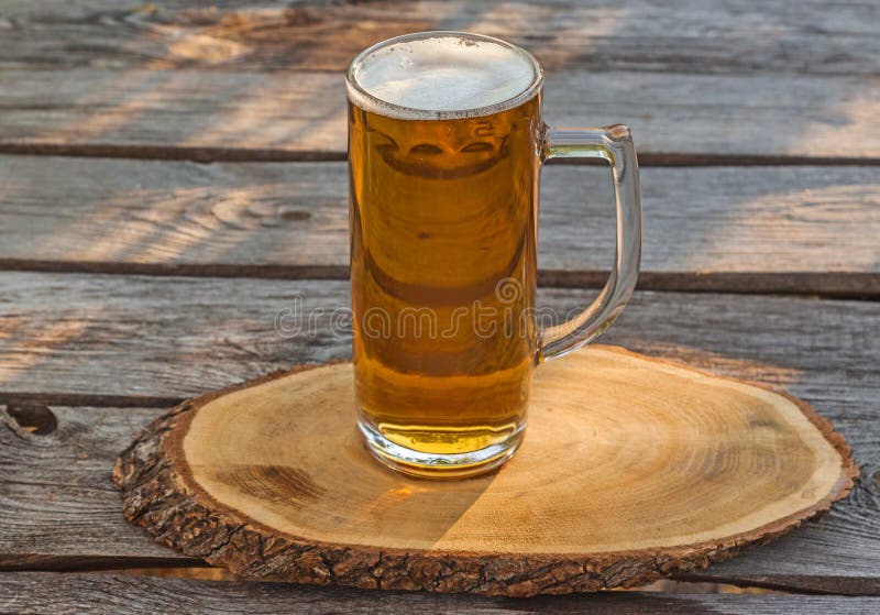 Download Verre de bière photo stock. Image du gourmet, boisson - 77154592