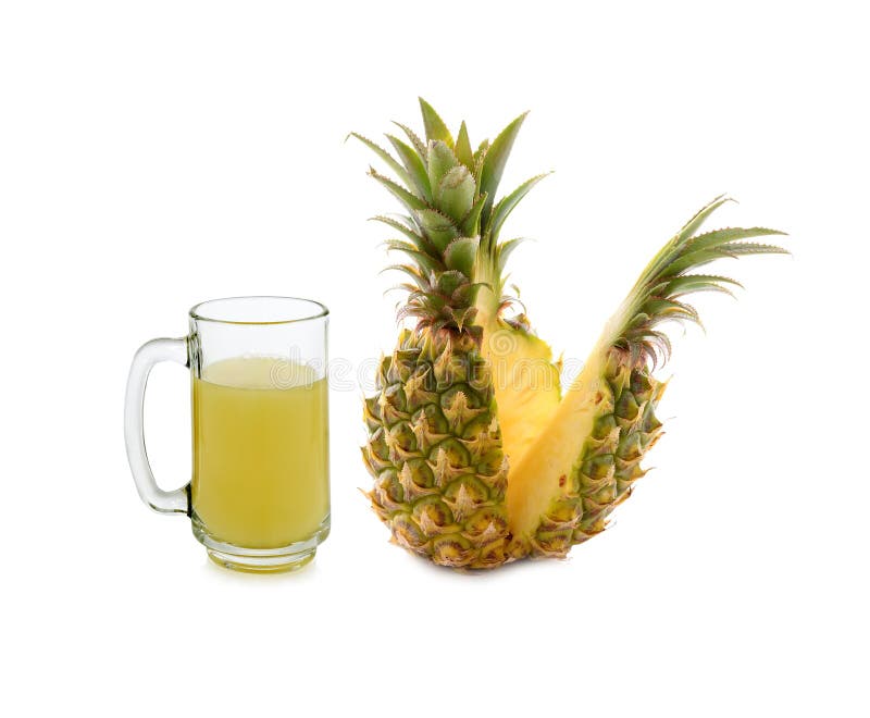Verre de jus d'ananas d'isolement sur le blanc image stock Verre de jus d'ananas d'isolement sur le blanc image stock