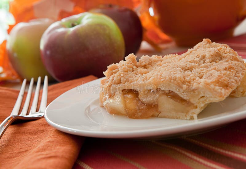 Versgebakken Hollandse appeltaart stock foto