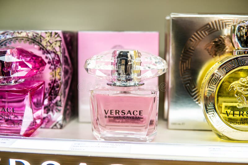 talent alleen salto Versace Perfume, Fragrance on the Shop Display for Sale, Gianni Versace is  Italian Luxury Fashion Company Editorial Image - Image of hygiene, odor:  168080130