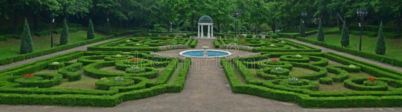 Versailles extérieure a dénommé le jardin européen géométriquement symétrique au jardin botanique de Yeomiji, île de Jeju, Corée Versailles extérieure a dénommé le jardin européen géométriquement symétrique au jardin botanique de Yeomiji, île de Jeju, Corée