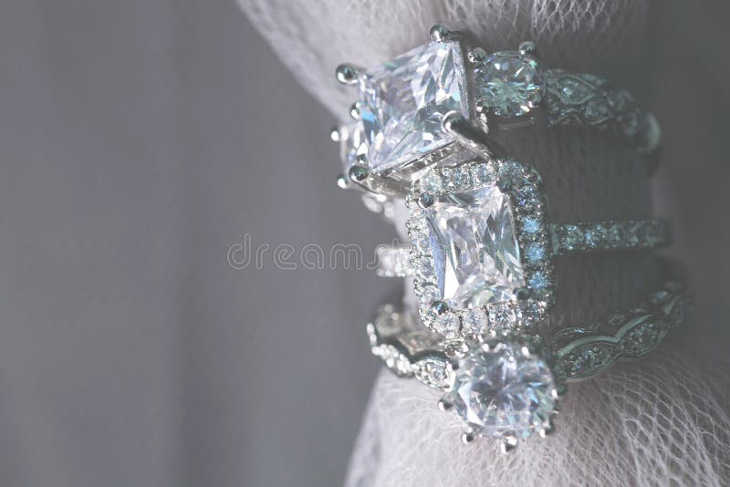 Verscheidene diamanten bruiloftverlovingsringen Fijne Juwelen