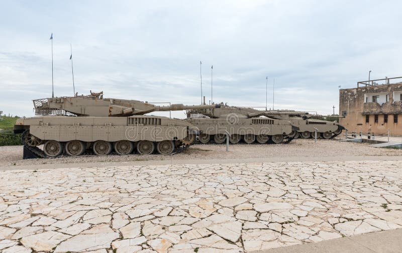 Verscheidene Israëlische Merkava-tanks zijn op Herdenkingsplaats en het Gepantserde Korpsenmuseum in Latrun, Israël royalty-vrije stock foto Verscheidene Israëlische Merkava-tanks zijn op Herdenkingsplaats en het Gepantserde Korpsenmuseum in Latrun, Israël royalty-vrije stock foto