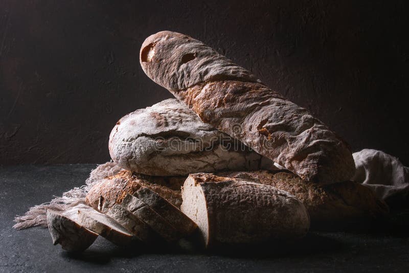 Verscheidenheid van Artisanaal brood royalty-vrije stock foto's Verscheidenheid van Artisanaal brood royalty-vrije stock foto's