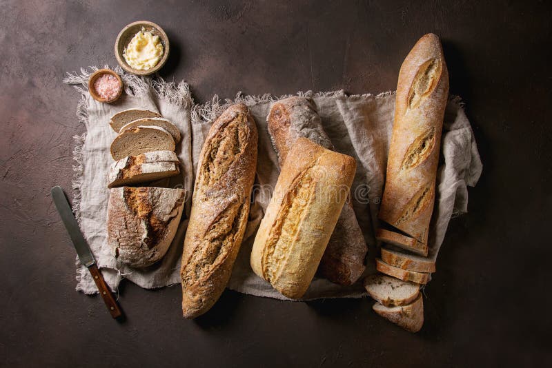 Verscheidenheid van Artisanaal brood royalty-vrije stock afbeelding Verscheidenheid van Artisanaal brood royalty-vrije stock afbeelding