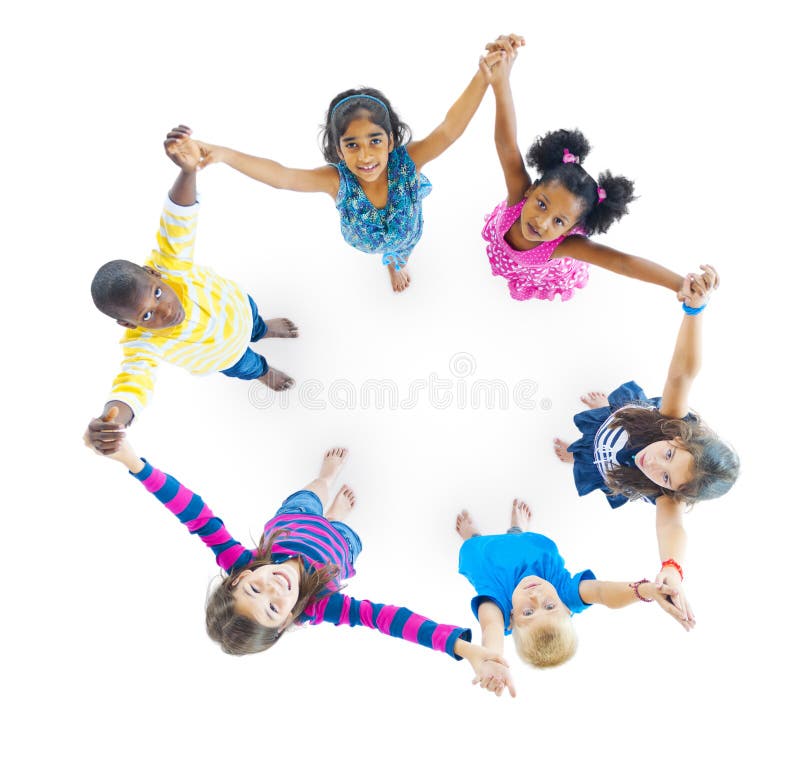 Verschiedenartigkeits-Kinder, welche die Handfreundschaft spielt Konzept halten lizenzfreie stockfotografie Verschiedenartigkeits-Kinder, welche die Handfreundschaft spielt Konzept halten lizenzfreie stockfotografie