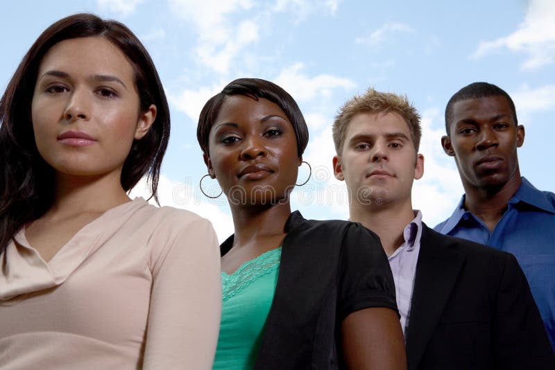 Verschiedenes Team, das Kamera betrachtet stockbilder Verschiedenes Team, das Kamera betrachtet stockbilder
